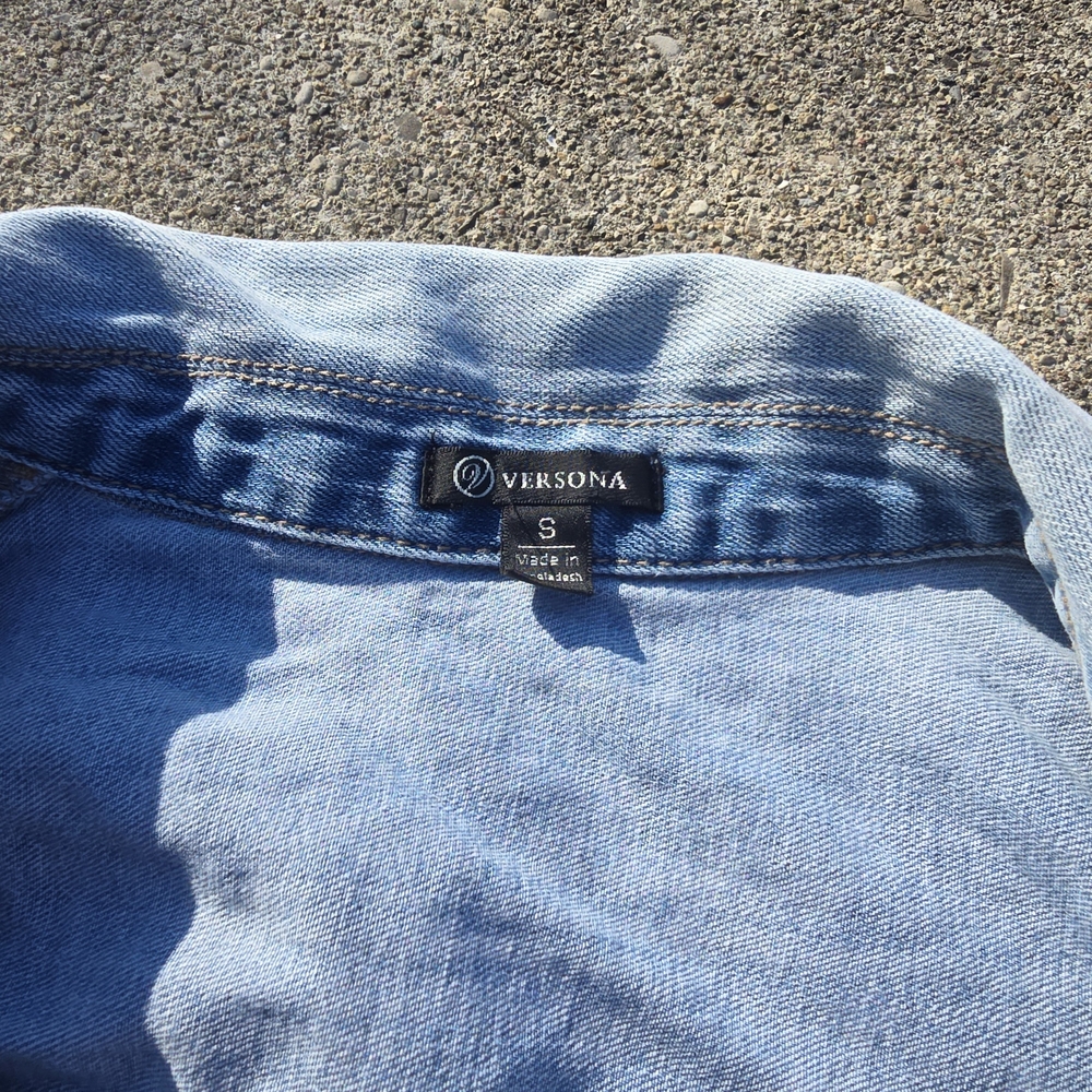Light Wash Cropped Denim Jacket - Women - Picture 2 of 2